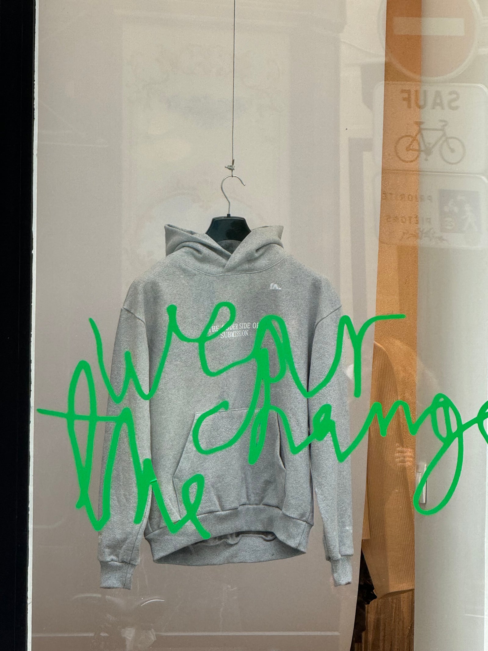 WEAR THE CHANGE KAPUZENPULLOVER GRAU