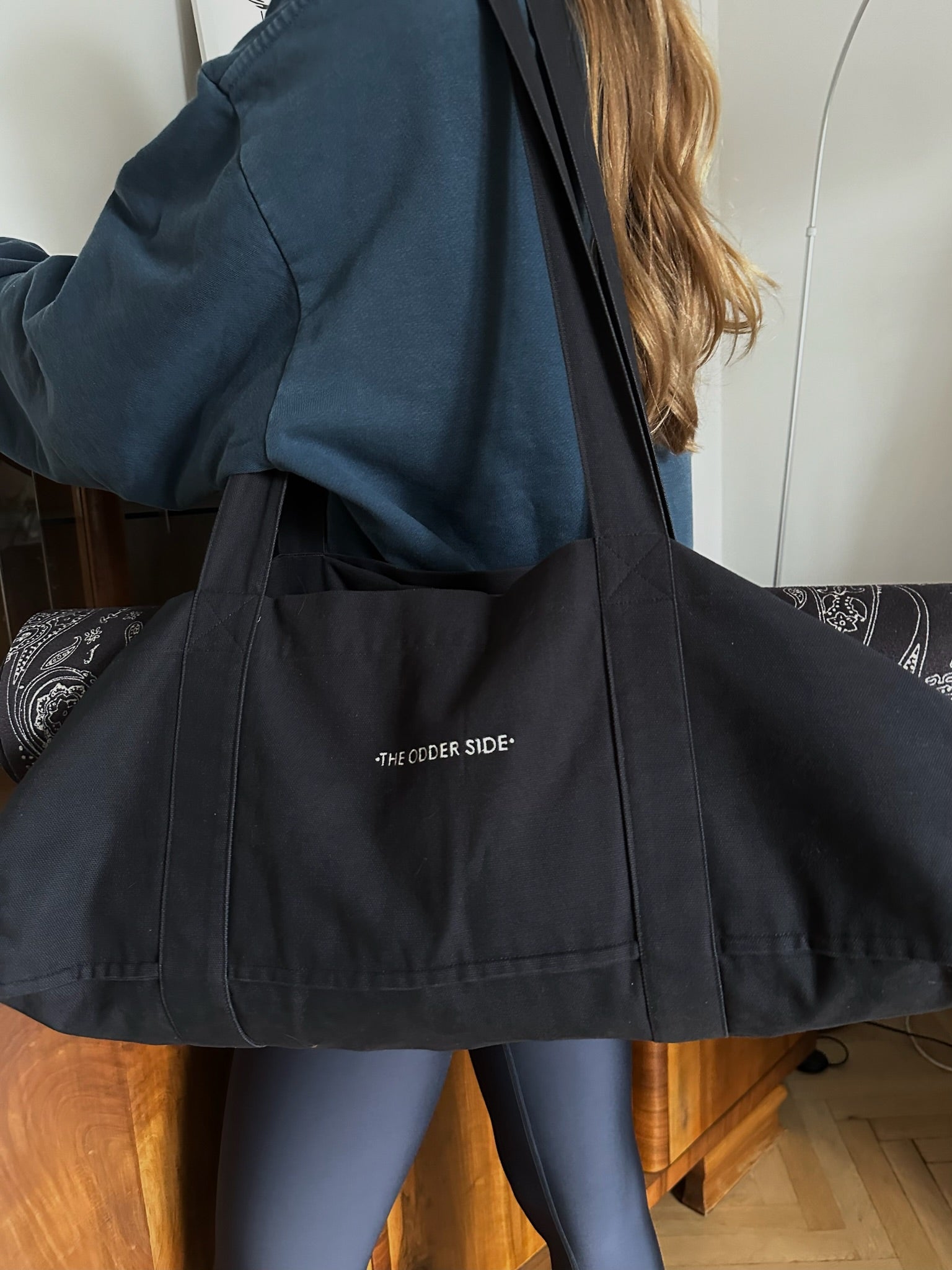 THE ODDER SIDE DUFFLE BAG GRAPHITE